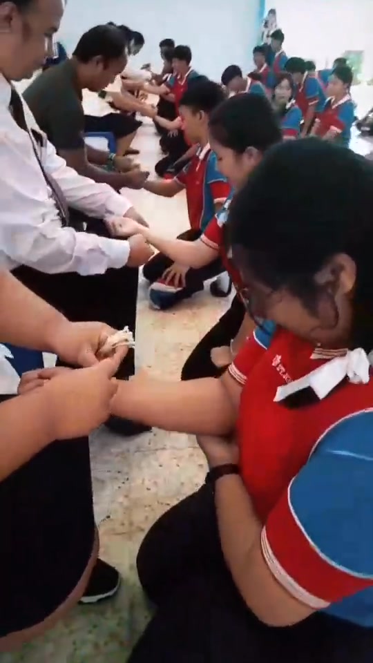 โรงเรียนต้อนรับนักเรียนใหม่ ม.4 อย่างอบอุ่น