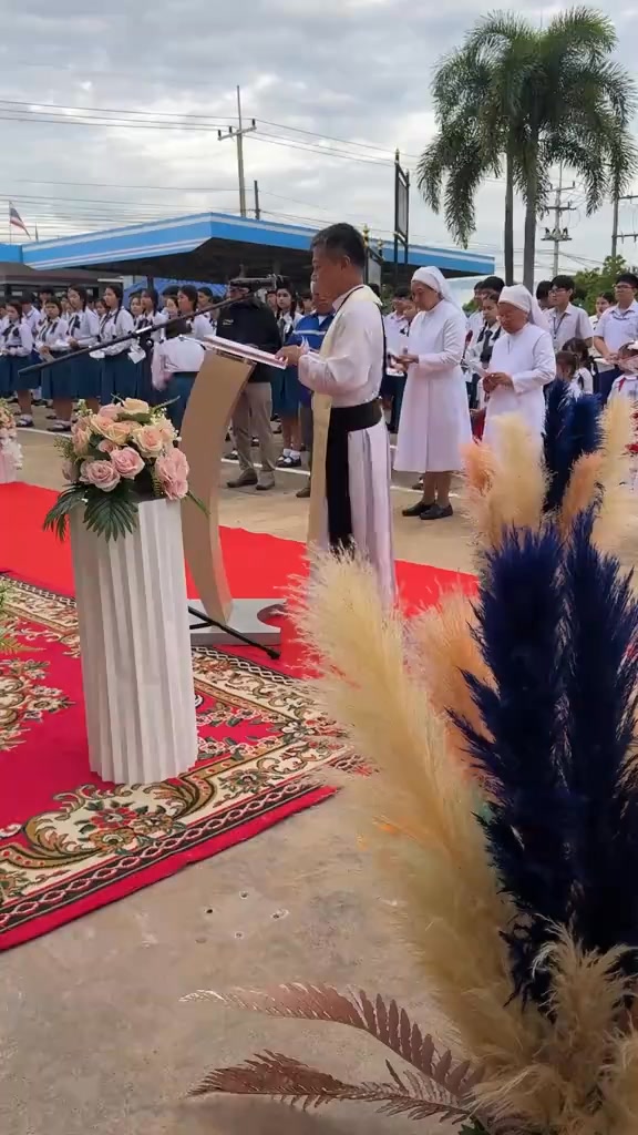 โรงเรียนร่วมพิธีถวายพระพรชัยมงคลแก่พระบาทสมเด็จพระเจ้าอยู่หัว